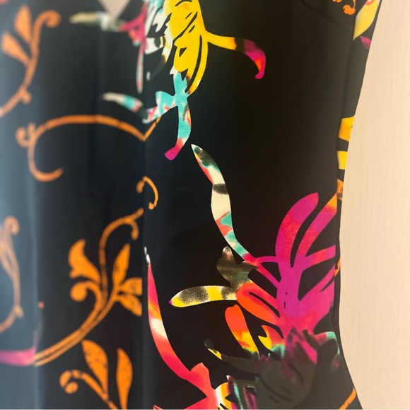 Gottex Black Pink multicolor floral one piece
Swimsuit slim fit foam cups Sz 10 - Picture 7 of 14